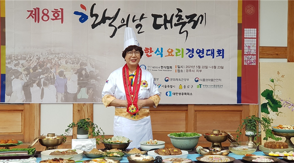 세계한식요리경연대회에서 대상을 수상한 김영하 대표. (사진=단양군)